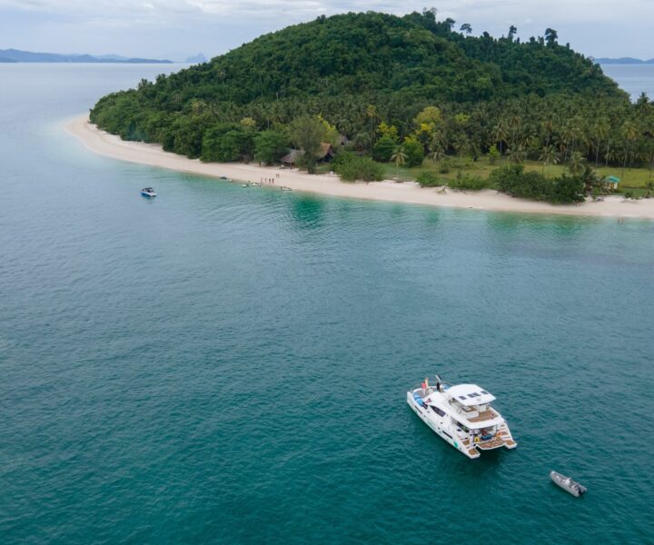 Yacht Charters & Tours : luxury-private-yacht-phuket